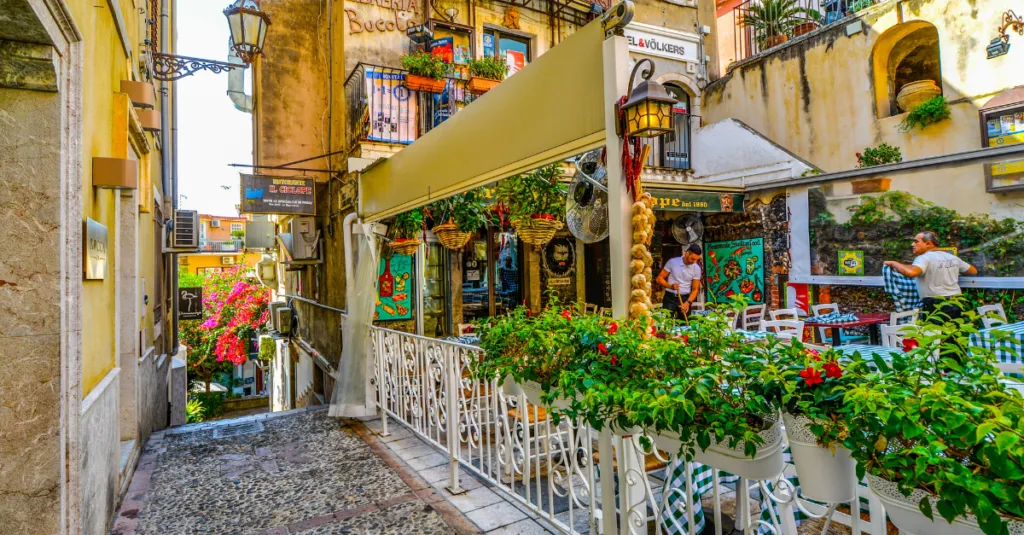 citizenship vs permanent residency in italy