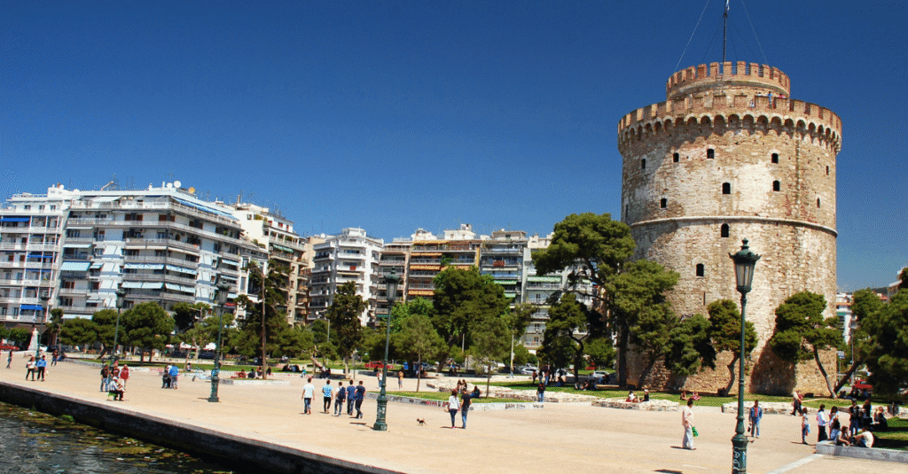 advantages of moving to greece