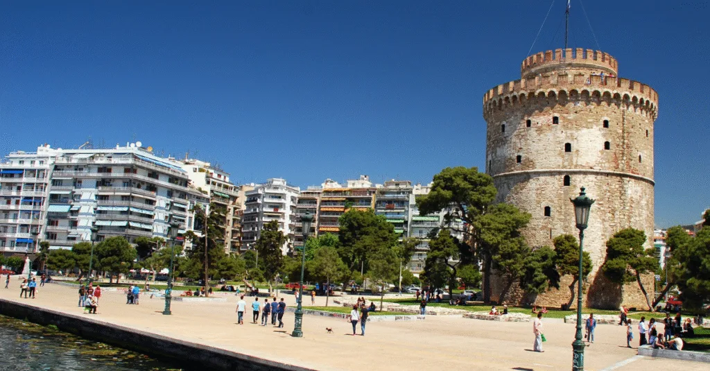 advantages of moving to greece