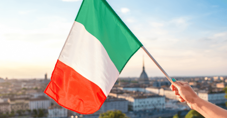 pros and cons of living in Italy
